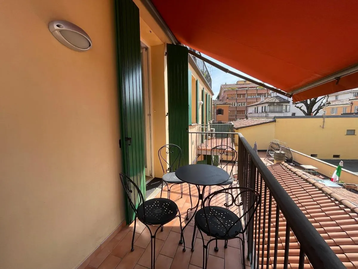 Crocetta Certosa Apartment Con Balcone contacts